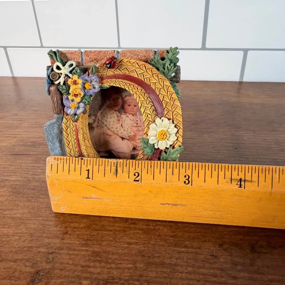 Vintage Cottagecore Garden Straw Hat Resin Mini Picture Frame